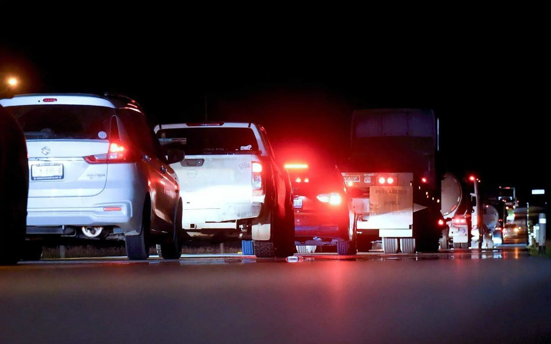 Volcadura de pipa mantiene cerrada carretera de Tamaulipas 